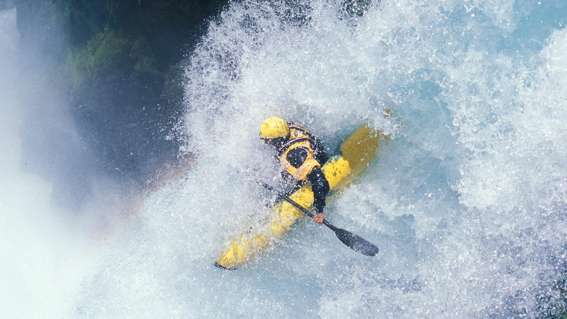 九游体育网页版-“悬崖飞跃：险境中的极限飞跃”，悬崖飞人视频